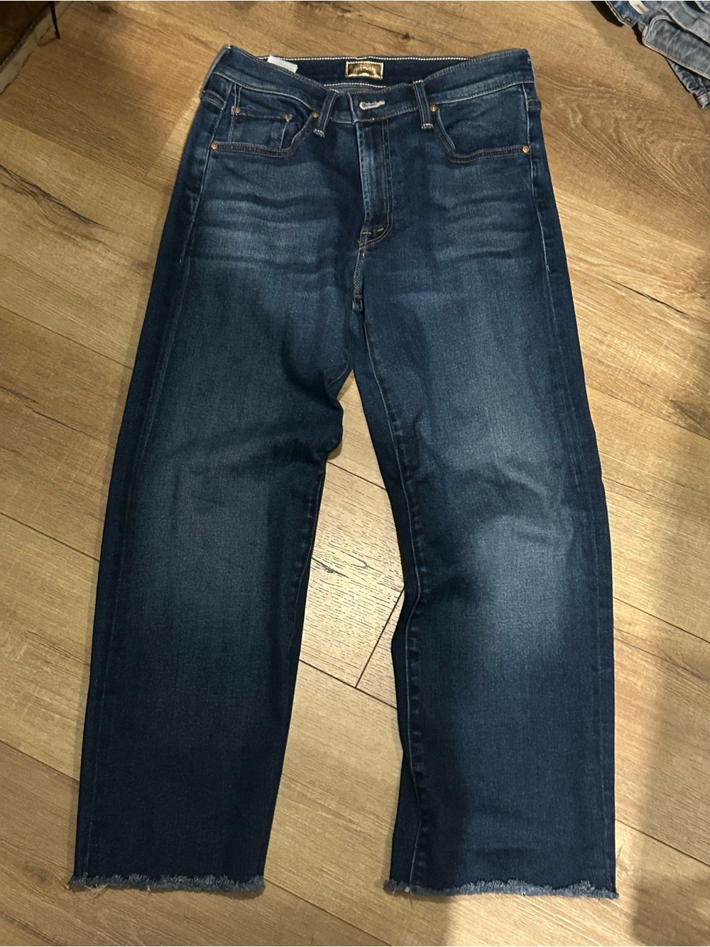Lil’ MOTHER  mid rise Rambler zip ankle fray 

Dark Blue Cropped Straight Jeans